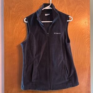 🐣Women’s Columbia Full-zip Fleece Vest with 2 zippered pockets & collar.